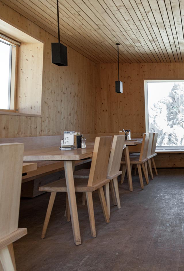 Mountain hut on Dachstein Glacier with VELUX roof windows