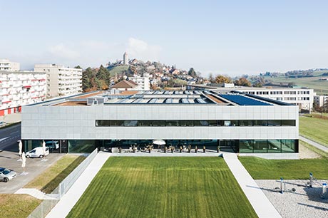 Swimming pool in Romont (Architect: GNWA; Photo: Marcel Rickli)
