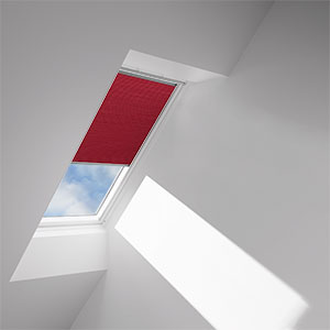 Room darkening double pleated blind, cherise