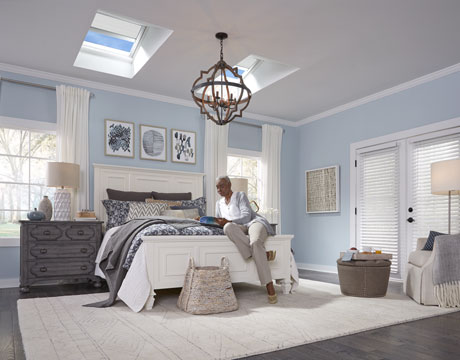 Bedroom with VELUX venetian blinds
