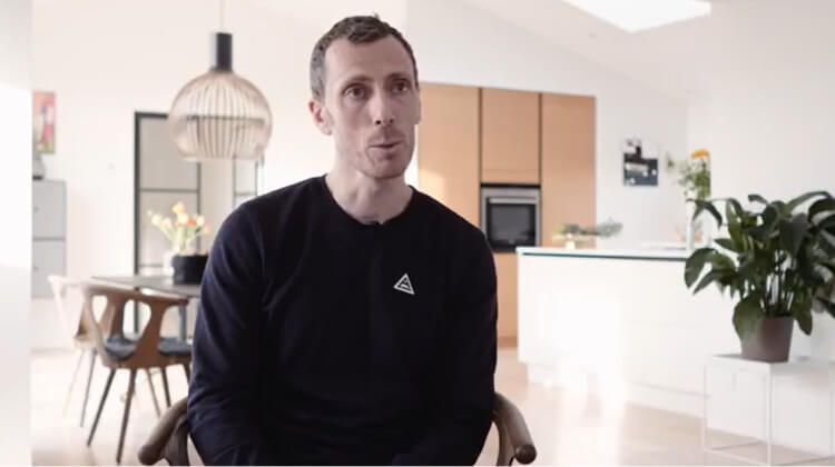 Man in the kitchen thumbnail picture