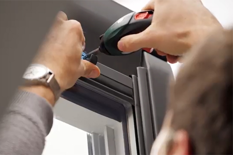 See how to install manual awning